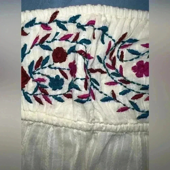 Decree Embroidered Strapless Tunic - Picture 4 of 5